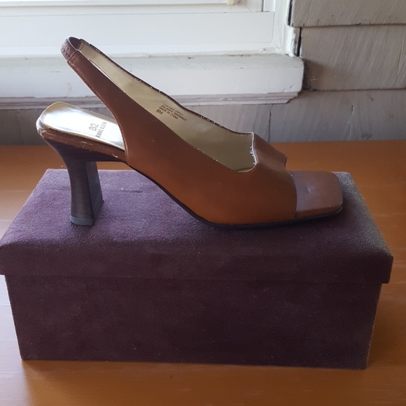 Shoes - Picture 4 of 7